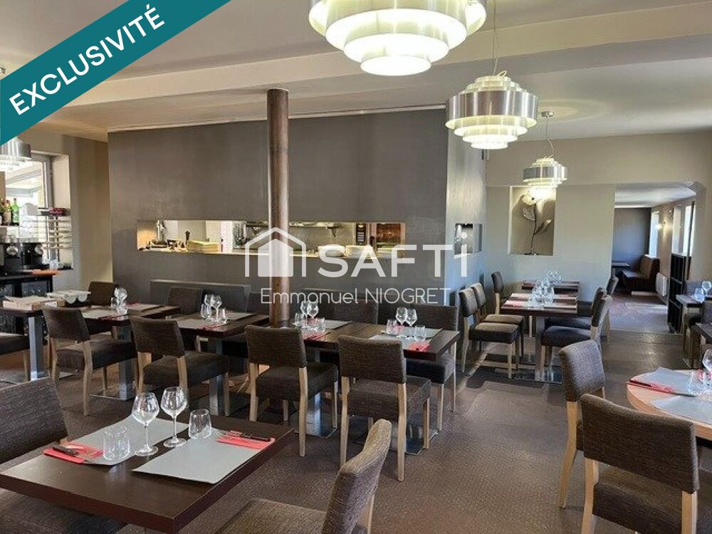   Institution local restaurant disposant d'une licence IV. 