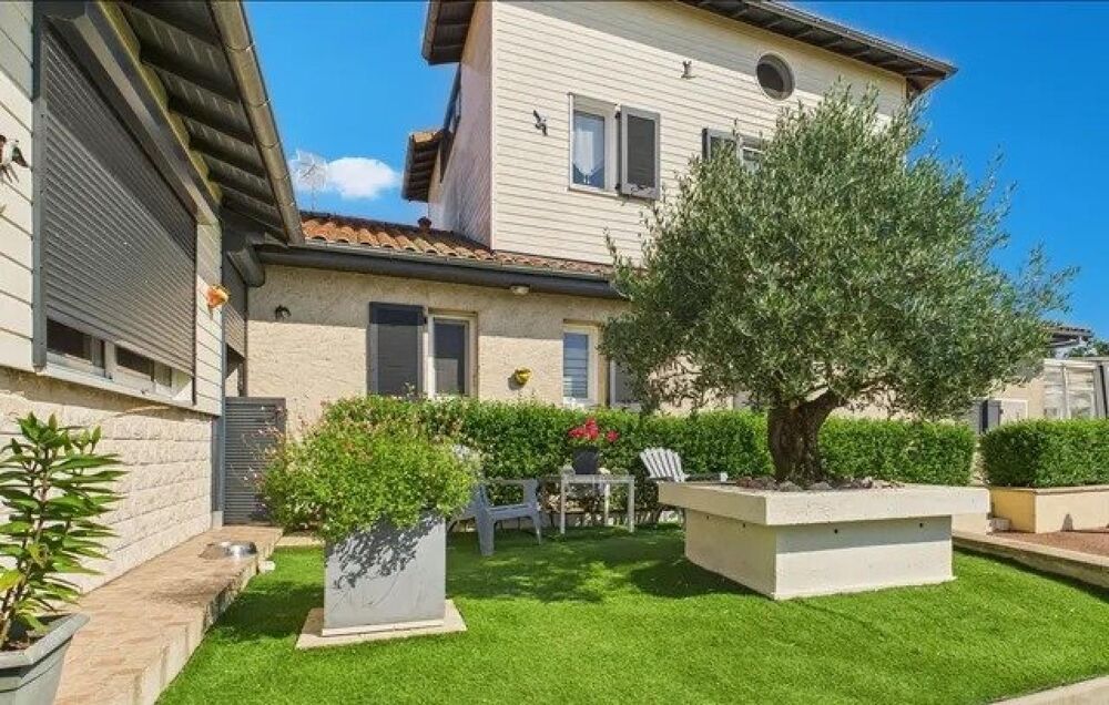 Coup de coeur assuré  Maison familiale de 234 m² avec piscine  Prestations rares  À 8 min de Bellac