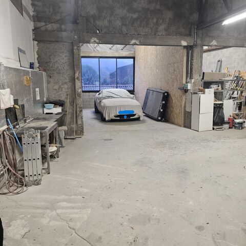 HANGAR de 250 m² - Idéal pour stockage ou activités professionnelles 1020 84400 Apt