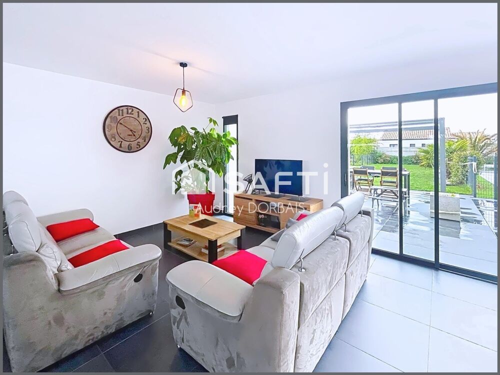Maison contemporaine de plain pied avec piscine