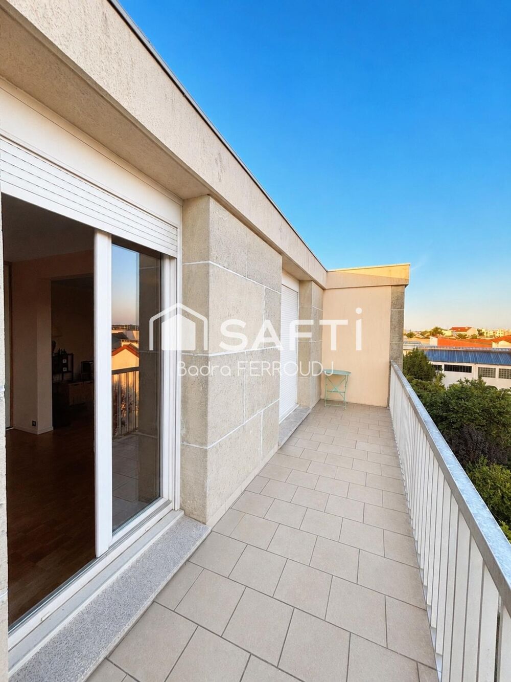 Vente Appartement Coup de cœur – Grand 5 pièces avec balcon sans vis-à-vis, box et cave, à proximité du métro Ligne 9. Montreuil