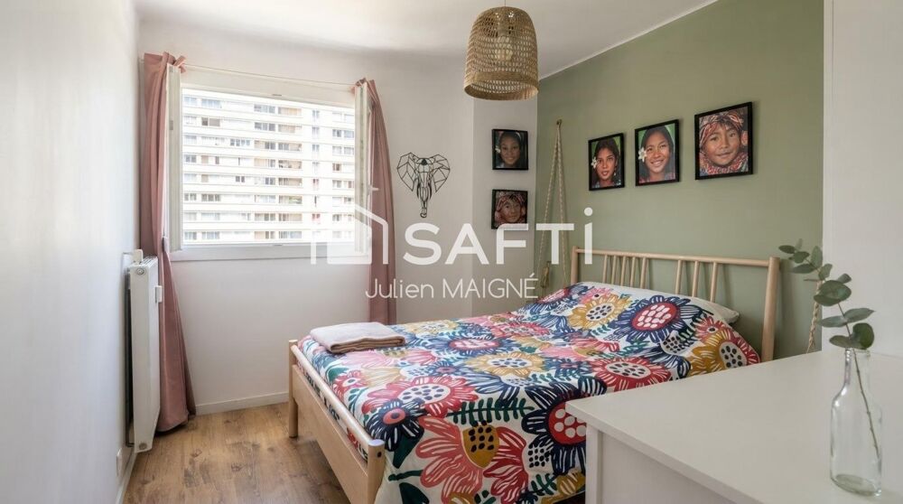 Vente Appartement Vue exceptionnelle sur le port de Toulon, calme absolu, cuisine refaite à neuf : ce T3 de 74 m² au 8ème étage de la résidence L' Toulon