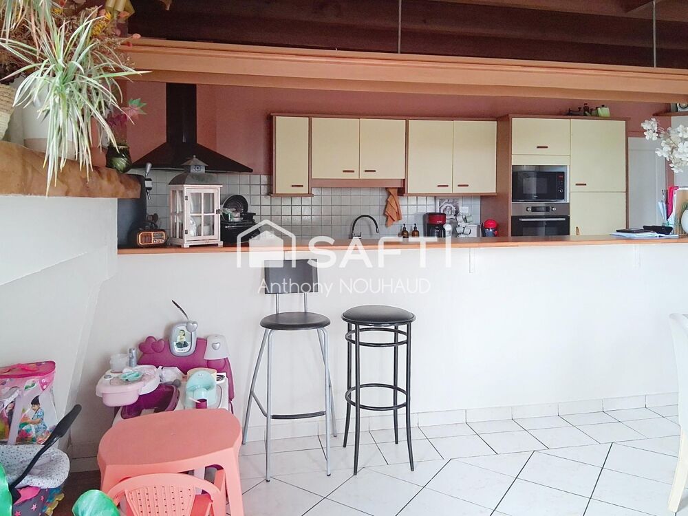 Vente Maison Maison Charentaise, cuisine, séjour, 3 chambres, dépendances Segonzac