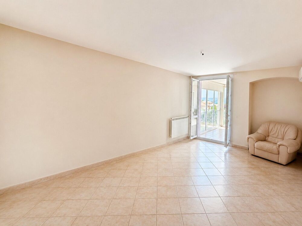 Spacieux appartement proche des commodités avec véranda