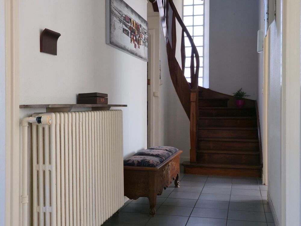 Maison de ville, 4 chambres, garage, grand sous-sol