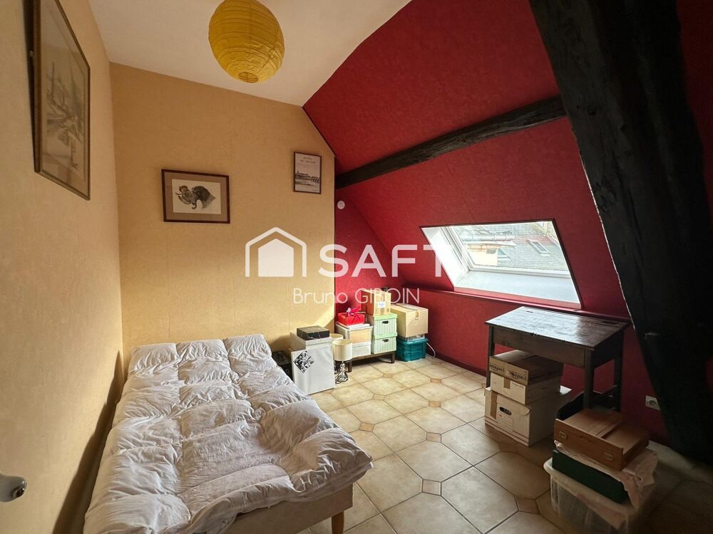 Vente Appartement Appartement 74 M² en centre ville, 3 pièces, 1 chambre, un bureau et un grenier aménagé Gien