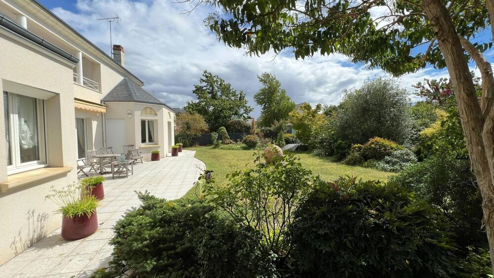 Vente Maison Rare. Spacieuse maison en parfait état avec sompteux jardin paysagé. 4 chambres. Garage. Olivet