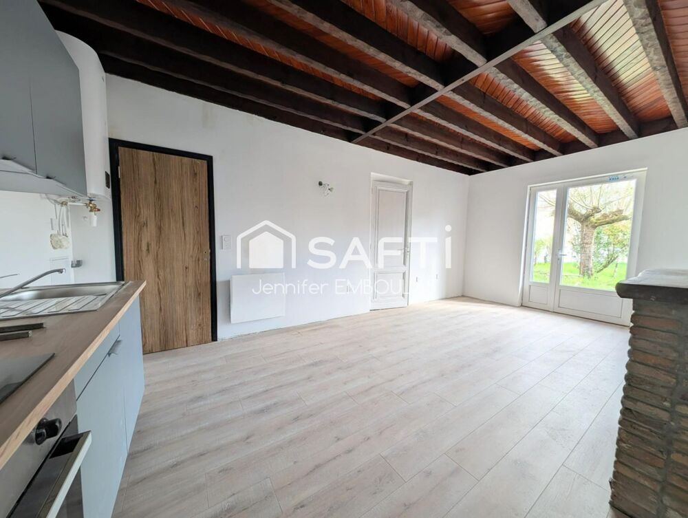 Vente Maison maison rénovée T2 avec jardin et stationnement. Leognan