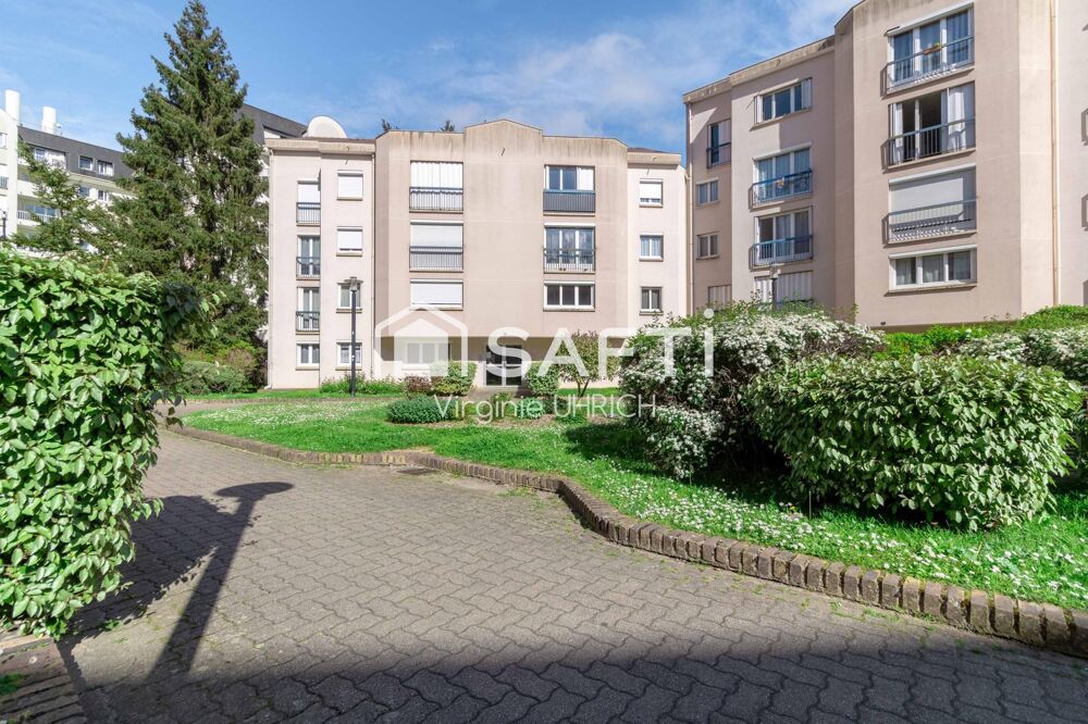 STUDIO de charme, RÉNOVÉ, de 32m2, CARREZ, AVEC GRANDE CAVE, à Maurepas, en zone piétone, au calme et proche de toutes commodité