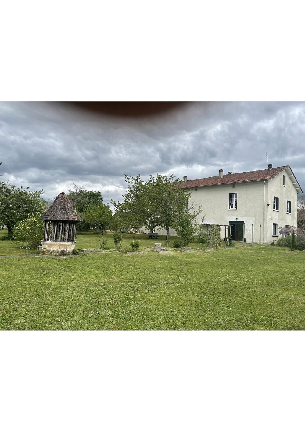 Vente Maison Belle maison de village, offrant 7 pièces dont deux chambres pouvant être partagées pour accueillir des personnes supplémentaire Perigueux