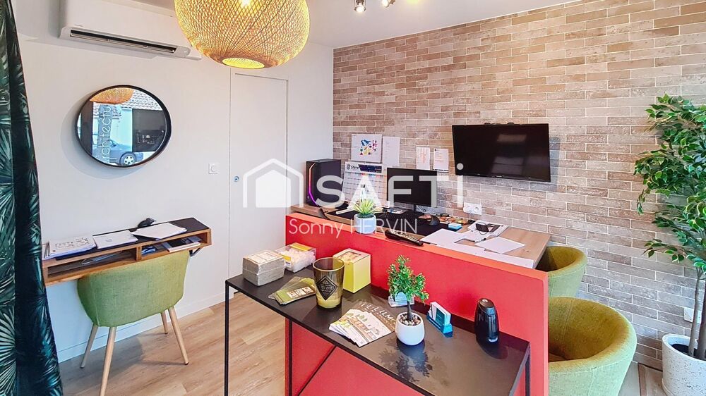   Local professionnel avec vitrine et cour – Centre de Talmont-Saint-Hilaire Talmont-saint-hilaire