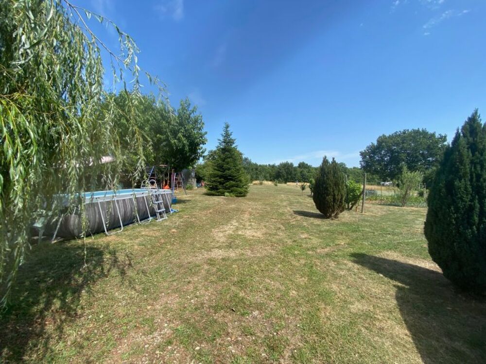 Terrain de 8446 m² avec abris de jardin