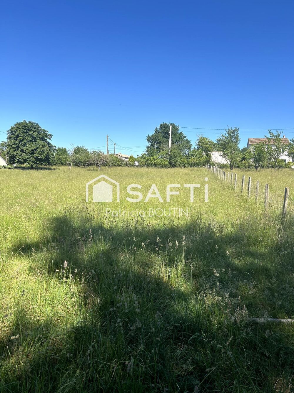 Vente Terrain Terrain à bâtir de 1636m2, alliant tranquillité dans un environnement verdoyant et à proximité des commodités. Saint-martin-de-saint-maixent