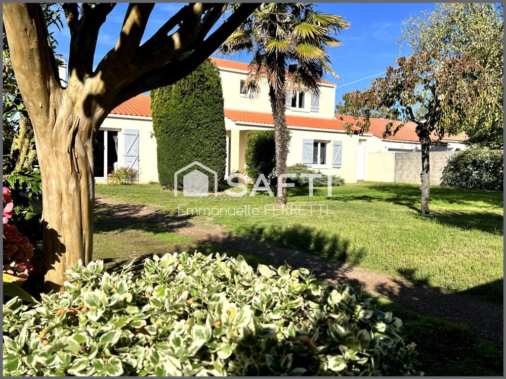 Charmante maison familiale avec dépendances sur 1 390 m²  Angles