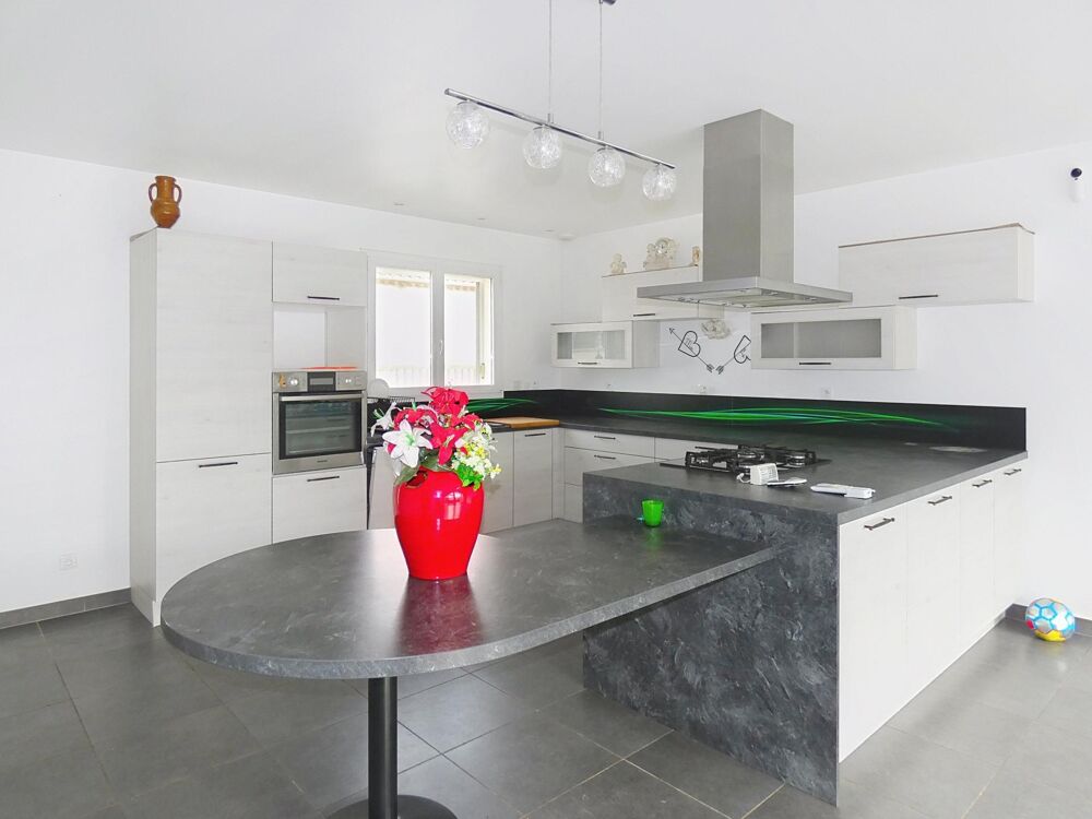 Vente Maison Villa 4 faces d'environ 103 m² sur terrain piscinable 645 m² Escales