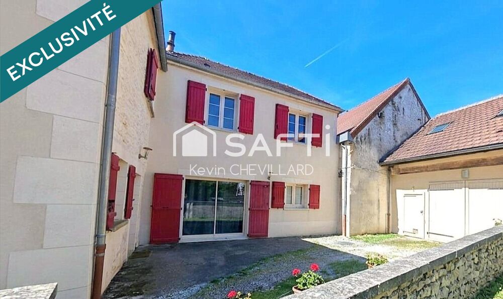 Maison avec grande pièce de vie coup de coeur et garage.