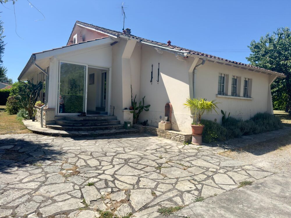 Maison rénovée avec charmant jardin arboré