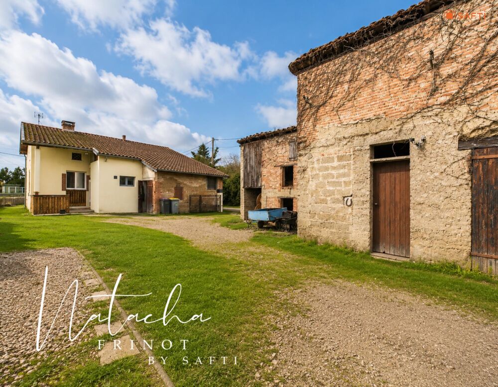 Maison de caractère rénovée avec grange et hangar  Calme