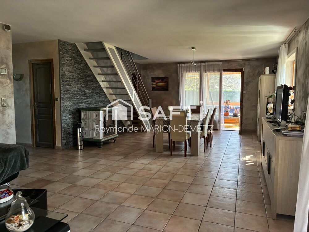 Vente Maison Idéale pour une famille, secteur tranquille, proche de toutes commodités, totalement rénovée en 2022. Hauteville-sur-fier