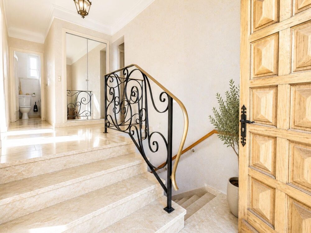 Maison de 243m2 avec 8 boxes à vendre sur Alfortville