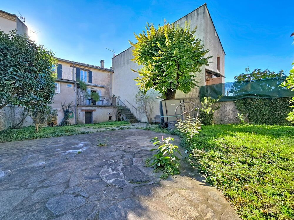 Hérépian  Grande maison de village avec jardin clos, garage et vastes volumes
