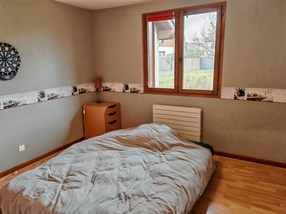 Maison Cessy 01170 Hors Lotissement, avec Grand Terrain, Grand Jardin.