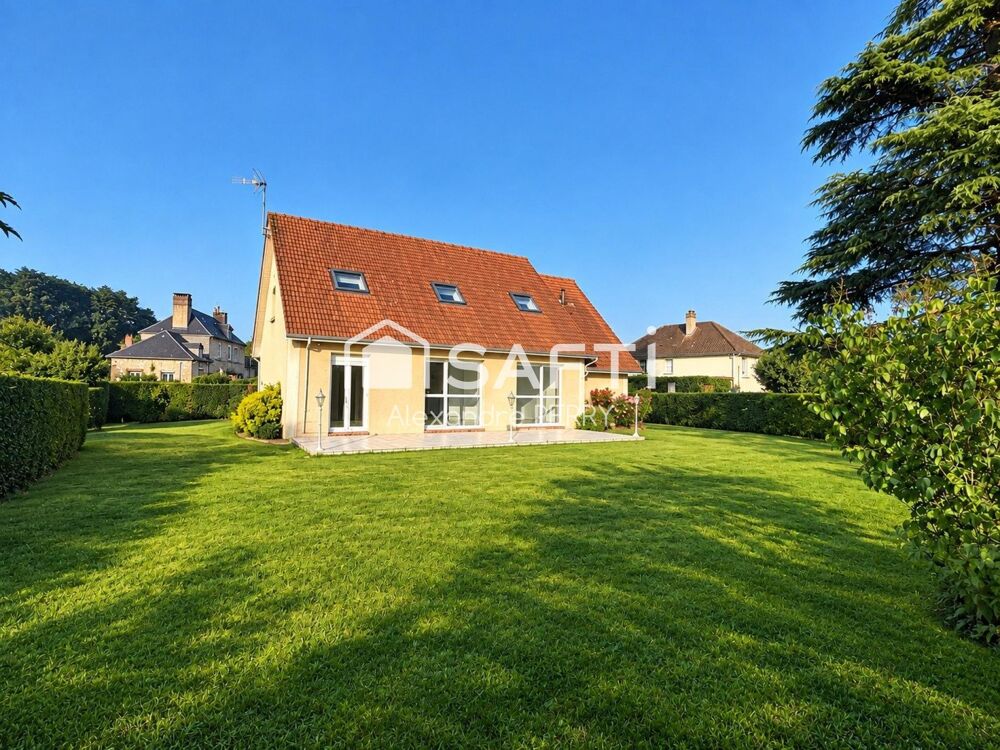 Maison 7 pièce offrant de grands volume au calme
