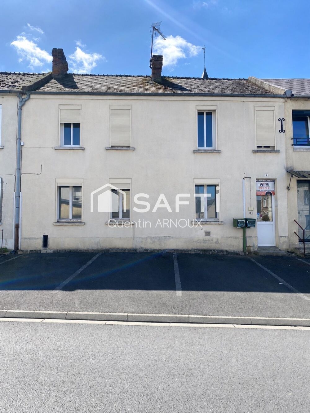 Maison avec garages et fort potentiel