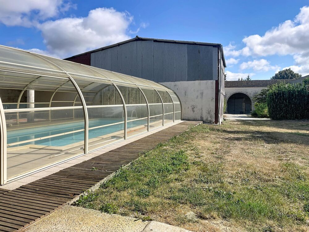 Vente Maison MAISON CHARENTAISE 6 CHAMBRES AVEC DE NOMREUSES DEPENDANCES Louzac-saint-andre