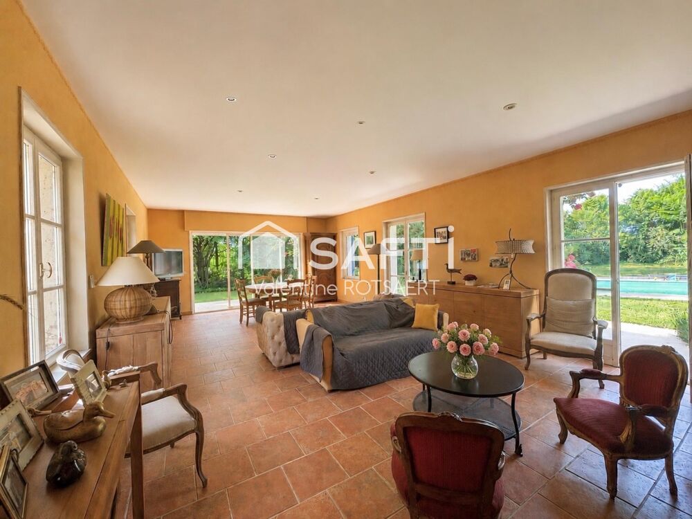Vente Maison Propriété de 225 m² avec piscine et studio indépendant Pierrefonds