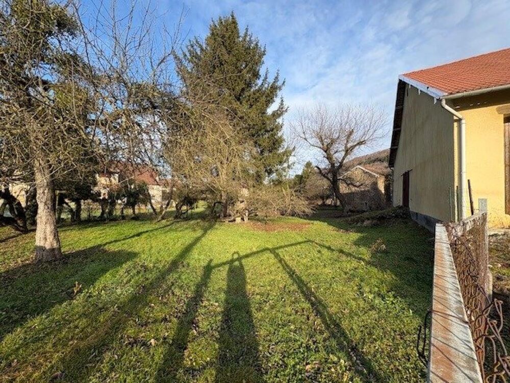 Vente Maison Maison individuelle de type 5 sur environ 14 ares. Hyemondans