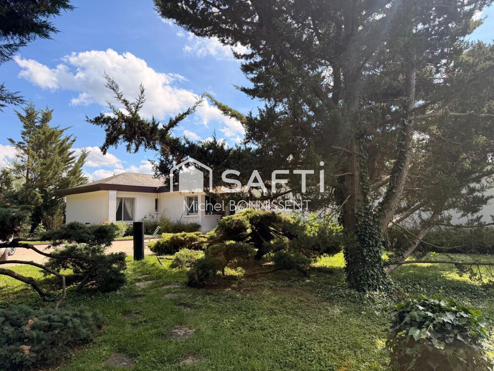 Vente Maison Propriété composée de deux habitations au coeur du village de Saint Doulchard Saint-doulchard