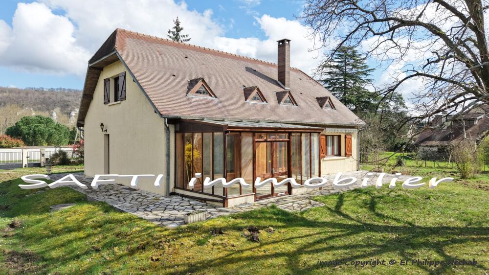 Maison de 177m2 habitables - 4 chambres - terrain de 1030m2 autour + sous-sol total .