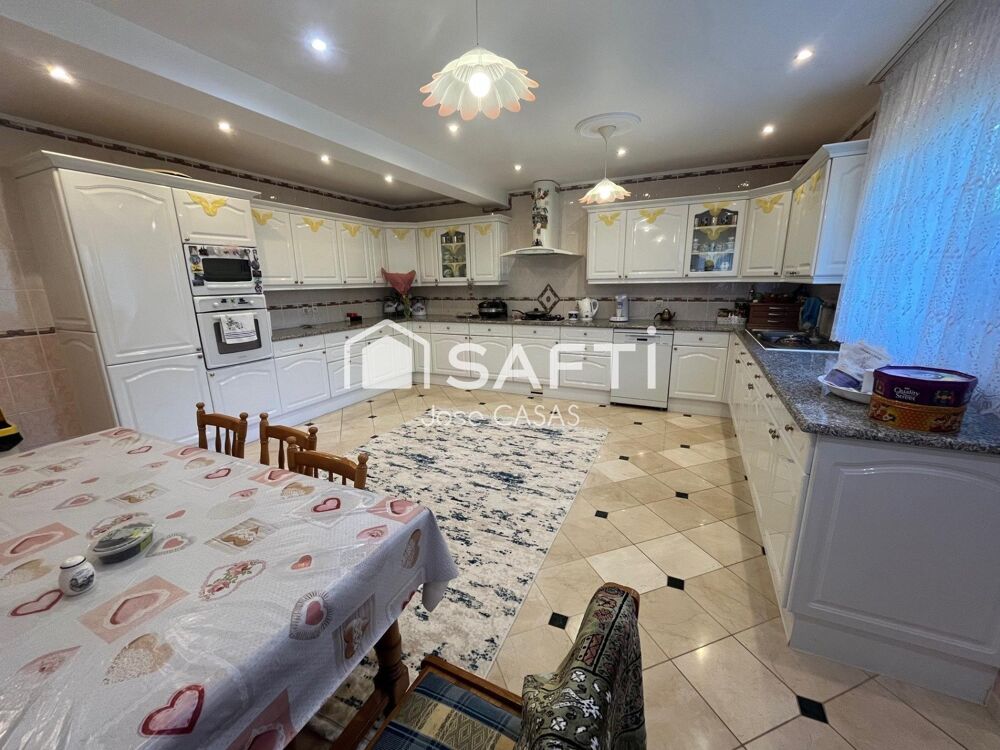 Vente Maison Maison 8 pièces  -  260 m2 Val-de-reuil
