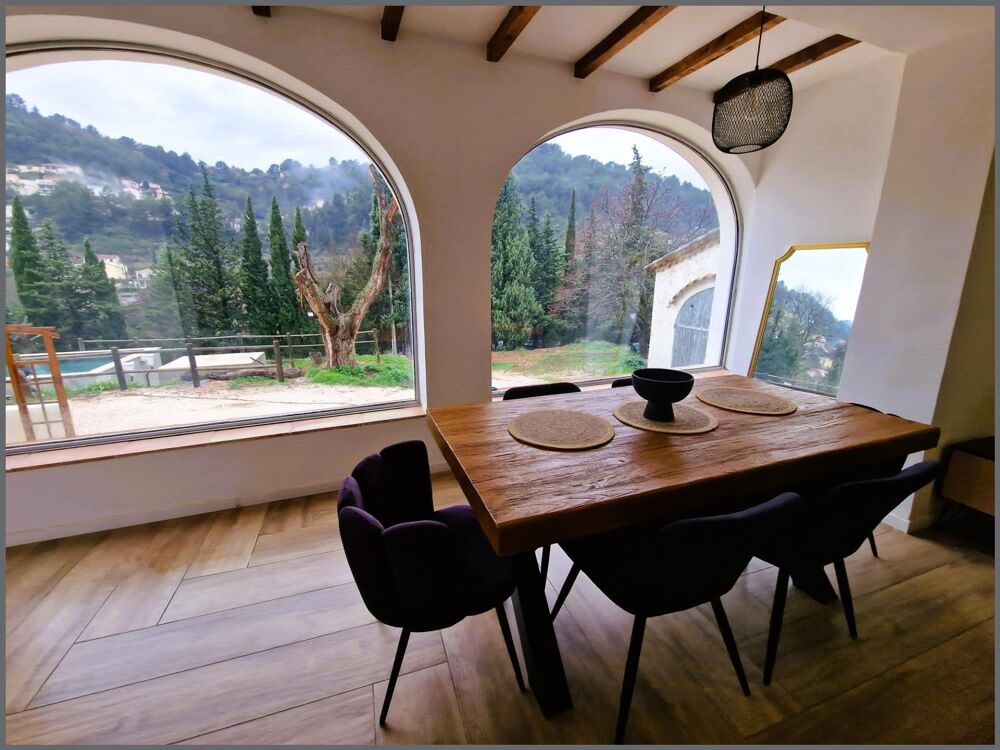 Vente Maison Grande maison et trois appartements sur un terrain de 24000m² Sollies-toucas