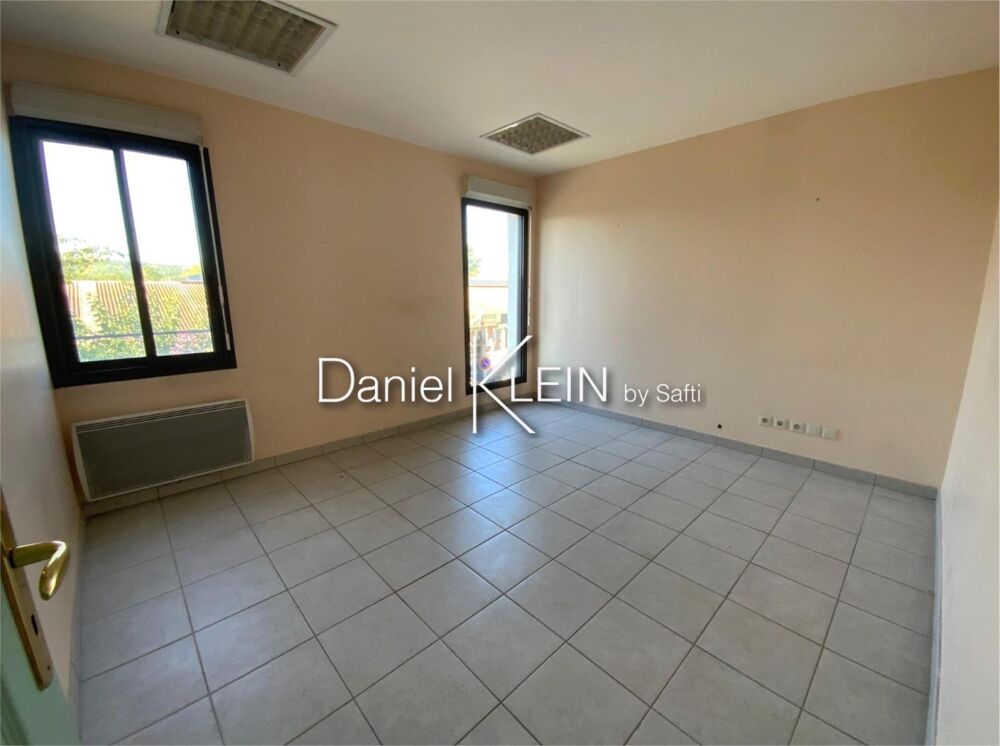   Bureaux 68m2, climatisation, 1er étage (ascenseur) Tourrettes