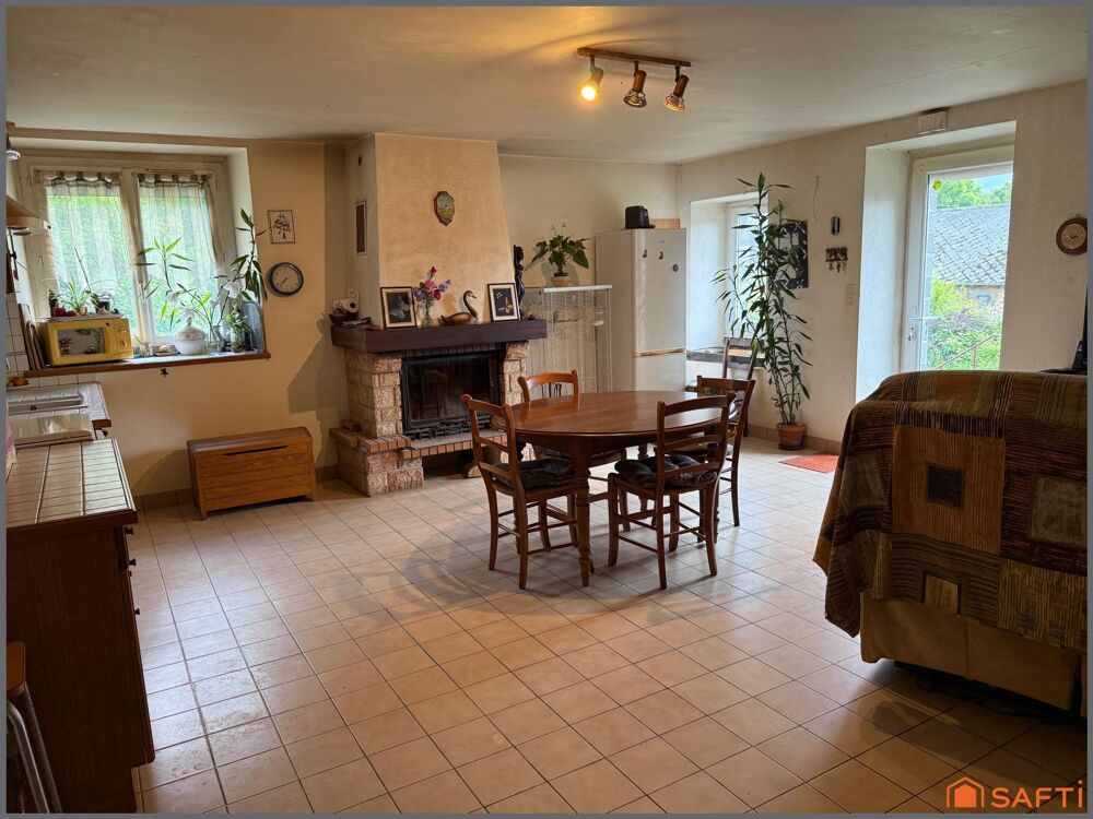Emplacement idéale cette fermette en pierre apparente avec de la terre agricole.