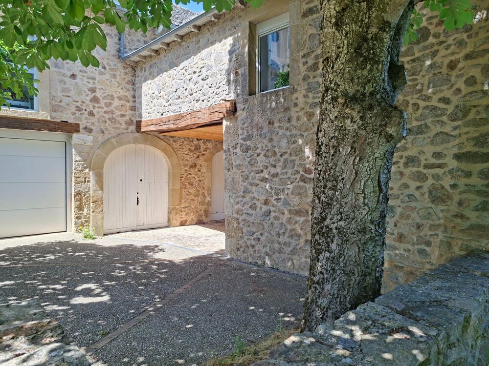 Située à Privezac, un petit village de l'Aveyron, à 3mn de l'axe Rodez/Villefranche de Rouergue et à 30mn de l'aéroport de Rodez