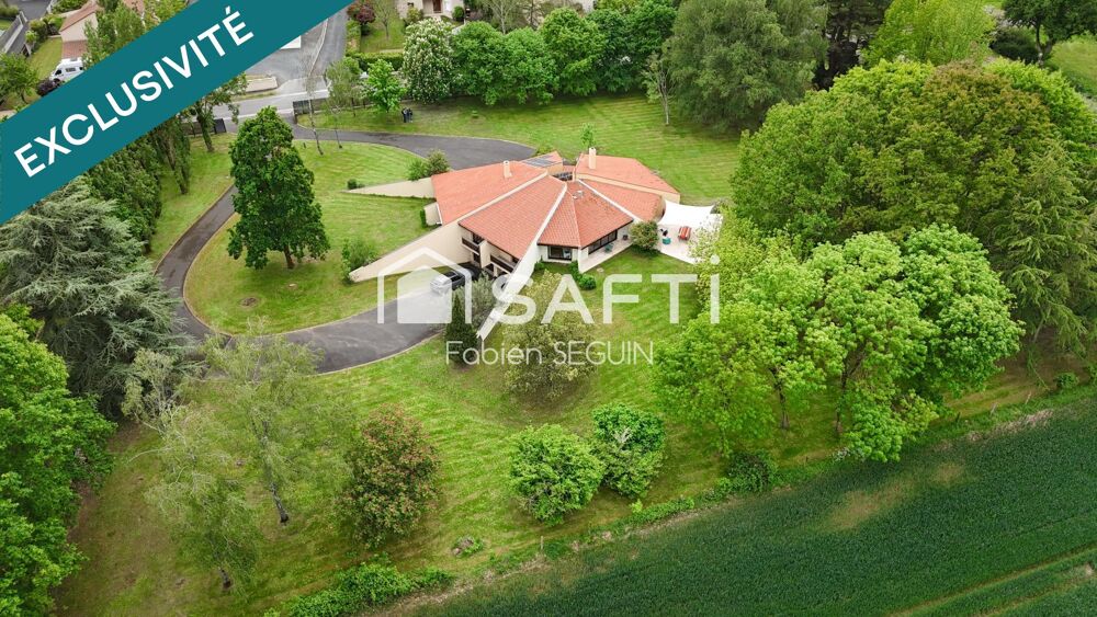 Maison d'architecte de 228 m2 édifiée sur une propriété arborée de 5384 m2 constructible au PLUI