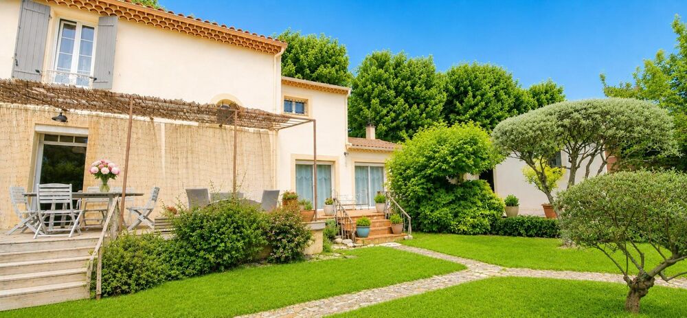 Une maison pensée pour le bonheur en famille / 5 pièces, 3 chambres, de beaux espaces de vie et un cadre paisible : le compromi