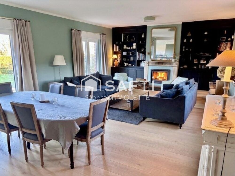 Corps de ferme rénové de plain-pied 274 m²  5 chambres