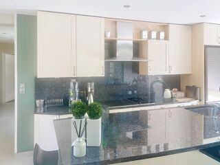  Maison  vendre 8 pices 370 m