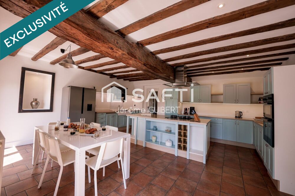 Vente Maison Magnifique propriété de charme avec deux maisons, piscine et dépendances – 425 m² Bressuire