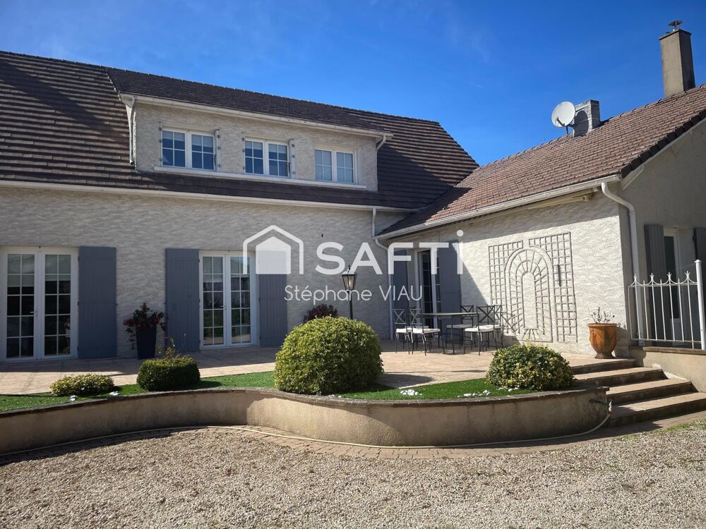 Très bel ensemble avec cette maison de plus de 180M2