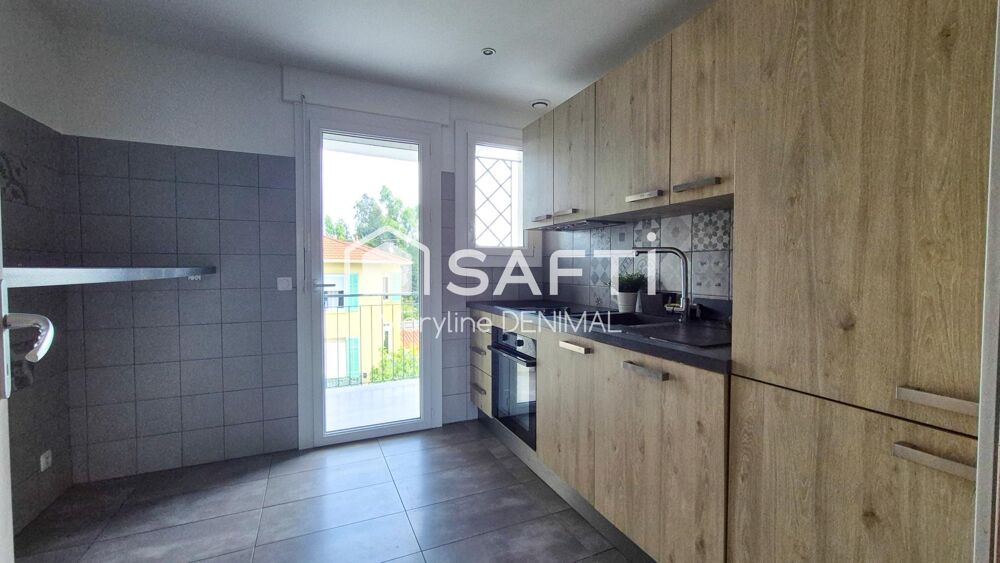 Vente Appartement Superbe 3 pièces entièrement rénové, avec terrasse,  parking et cave. Saint-raphael