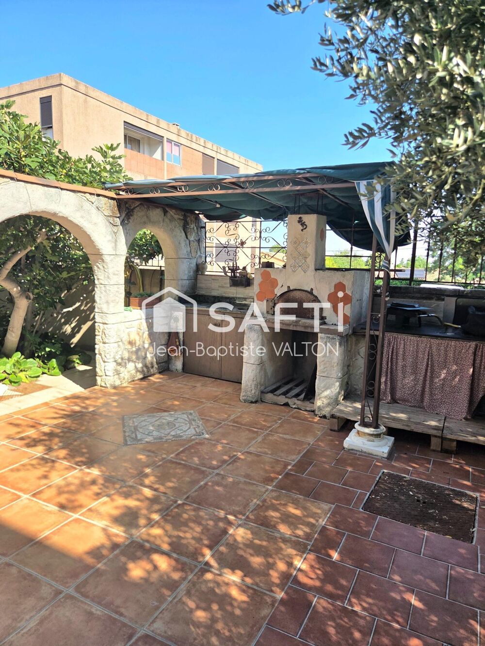 Villa contemporaine sur 2 niveaux avec piscine