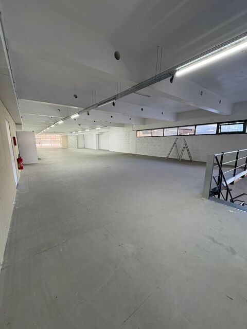 A Vendre Local Commercial de 1833 m&sup2; 2736843 93500 Pantin
