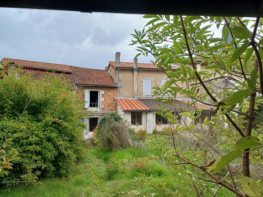 Vente Maison Maison de Village idéale grande Famille Montboyer