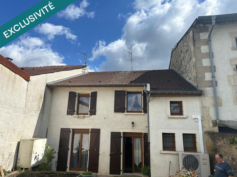 maison de village, avec deux grandes salles avec jardin cloturé