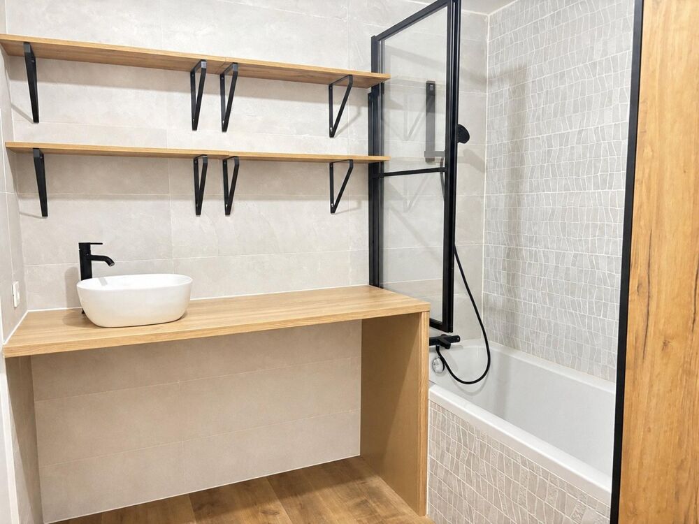 Très beau T3 en duplex et balcon+ 1 parking sous sol + 1 parking aérien